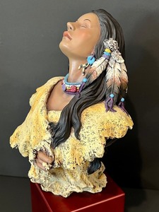 lot 33 image: Female Native American Figurine - Montefioni Collection