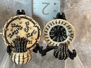 lot 54 image: Collection of Miniature Native American Baskets and Figurines