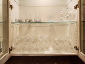 lot 40 image: Glassware