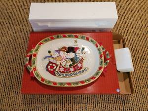 lot 315 image: Fitz & Floyd Holiday Plate