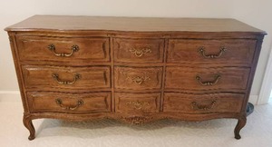 lot 100 image: Dresser of Drawers by Henredon Four Centuries