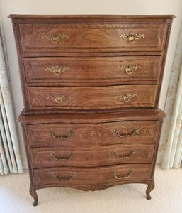lot 101 image: Dresser of Drawers by Henredon Four Centuries