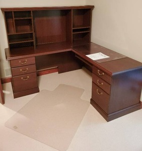 lot 115 image: Office Desk by OSullivan
