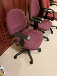 lot 119 image: Office Chairs