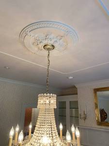 lot 402 image: Crystal Chandelier