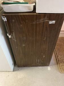 lot 337 image: Mini Fridge by Kenmore