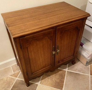 lot 325 image: Margaux Bachelors Chest by Henry Link