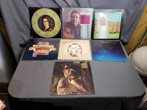 lot 1 image: 7 Records Bonnie Raitt, Marty Robbins, Dolly Partin and More