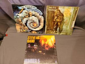lot 12 image: 3 Records The Moody Blues, Jethro Tull, Steve Miller Band