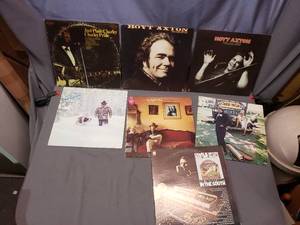 lot 22 image: 7 Records Hoyt Axton, Charley Pride, Charlie McCoy