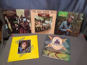 lot 36 image: 5 Records The Oak Ridge Boys and Narvel Felts
