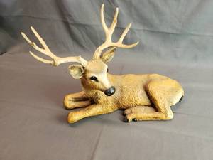 lot 59 image: Deer Figurine