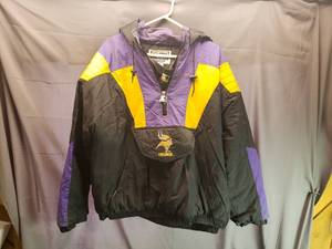 lot 83 image: Size L Minnesota Viking Starter Pullover Jacket