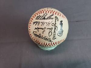 lot 98 image: Team Signed Minnesota Twins Baseball