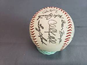 lot 99 image: Team Signed Minnesota Twins Baseball