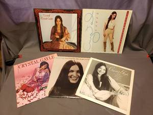 lot 41 image: 5 Crystal Gayle Records