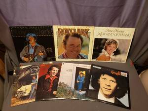 lot 43 image: 7 Records Roy Clark, Anne Murray, Gary Stewart