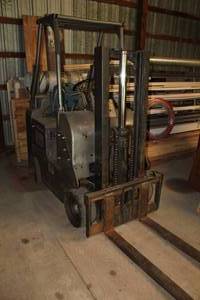 lot 201 image: Towmotor Fork Lift