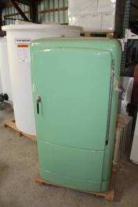 lot 312 image: Refrigerator (for parts)