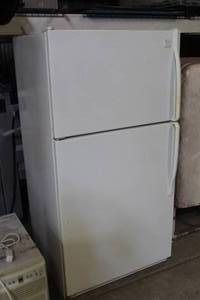 lot 313 image: 2000 Whirlpool ET21NKXJW00 Refrigerator Freezer