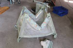 lot 352 image: Childrens Play Pen