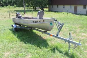 lot 202 image: 13 Fishing Boat with Mercury 9.9 Outboard Motor and 17 Single Axle Trailer