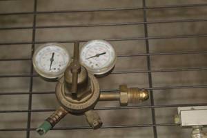 lot 228 image: O2 Regulator