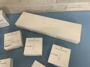Miscellaneous Lot of NEW APPLE Items & Accessories