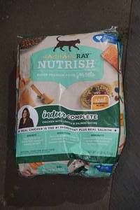 lot 88 image: Rachael Ray Nutrish Indoor Complete Cat Food