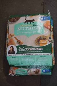 lot 95 image: Rachael Ray Nutrish Indoor Complete Cat Food