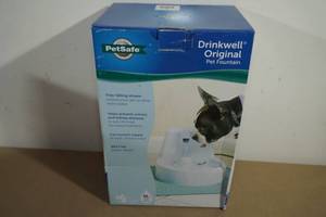lot 63 image: PetSafe Drinkwell Original Pet Fountain Water Dish