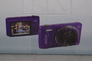 lot 55 image: Minolta 20 MegaPixel Wi-Fi Digital Camera - NO Battery