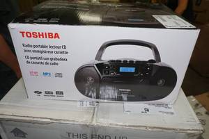 lot 115 image: Toshiba Portable CD Radio Boombox