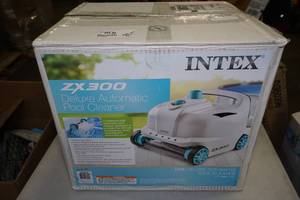 lot 113 image: Intex ZX300 Deluxe Automatic Pool Cleaner