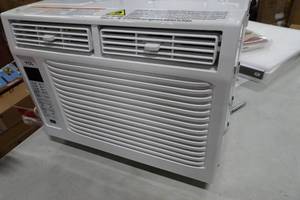 lot 102 image: TCL 6000 BTU Window Air Conditioner