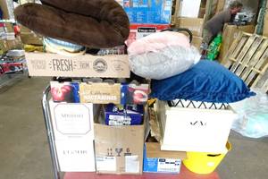 lot 164 image: Assorted Items - Glassware, Throw Pillows, Drinkware, Home Office