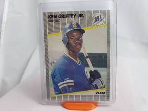 lot 20 image: Ken Griffey Jr. Fleer #548 Rookie Card