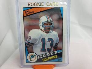 lot 31 image: Dan Marino Rookie Card AFC Pro Bowl Topps