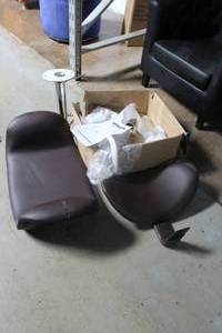 lot 209 image: Swivel Bar Chair