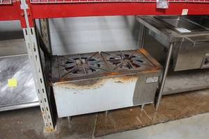 lot 179 image: Status Natural Gas Grill 2-burner