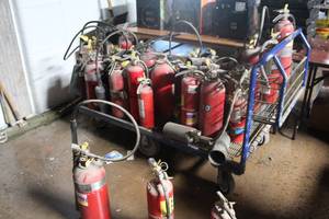 lot 384 image: Lot of (5) Fire Extinguishers