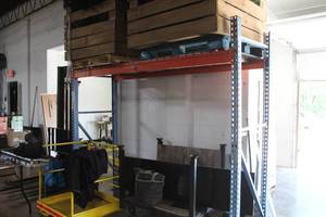 lot 4 image: Pallet Racking - (2) Uprights, (2) Cross Beams, (2) Grates