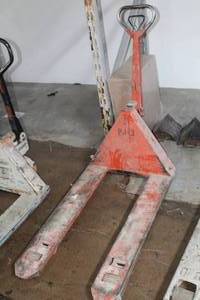 lot 29 image: Atlas 5000-lbs Pallet Jack