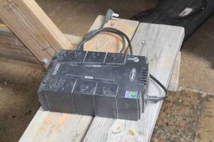 lot 75 image: CyberPower Power Bank