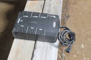lot 76 image: CyberPower Power Bank