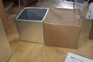 lot 115 image: Lot of (2) 6 Ceramic Square Vases