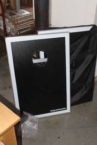 lot 136 image: Metal Cornhole Game with Case