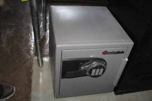 lot 141 image: Sentry Safe Digital Safe