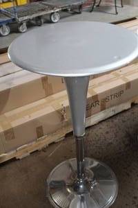 lot 169 image: Plastic-TopMetal BarBanquet Pedestal Table