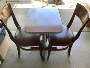 Caf table & Chairs